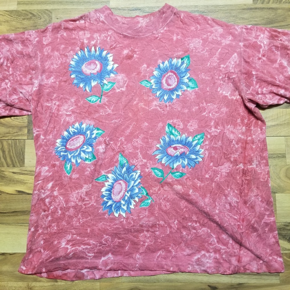 Vintage Flower Tie Dye T Shirt. AMAZING! Perfect!